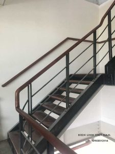 CAU THANG XUONG CA BAC GO SOI TU NHIEN DEP