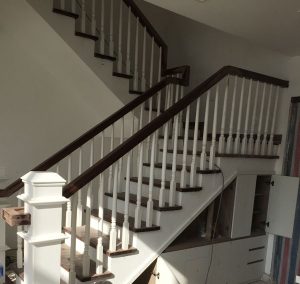 cầu thang căm xe lan can gỗ