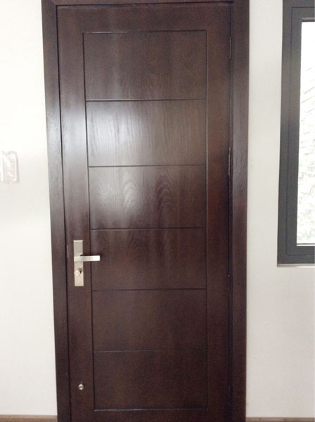 Cửa sồi sơn màu nâu nậm