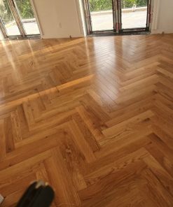 Ván sàn gỗ sồi tự nhiên lát kiểu xương cá 15x90x600mm