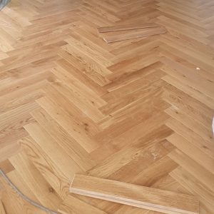 sàn gỗ sồi xương cá hoàn thiện lau dầu