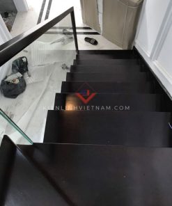 tay vịn cầu thang căm xe mau nau dam