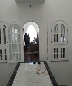 cửa vòm cong gỗ tự nhiên