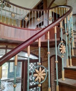 Cầu thang xoắn ốp gỗ