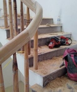 tay vịn cầu thang gõ