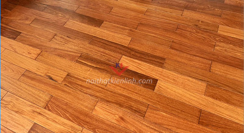 Sàn gỗ căm xe được ứng dụng để lát sàn giúp cho căn nhà của bạn trở nên sang trọng hơn.