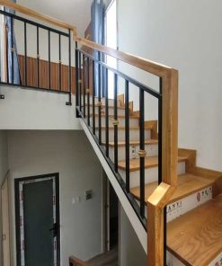 Bậc thang sồi lan can sắt đẹp