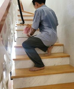 Cầu thang gỗ gõ mặt dựng đá vân mây