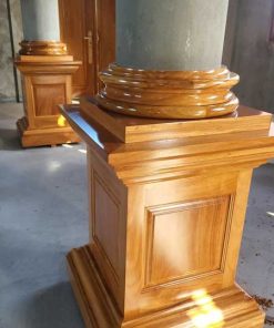 cột gỗ gõ đỏ điểm nhấn nổi bật trong chùa