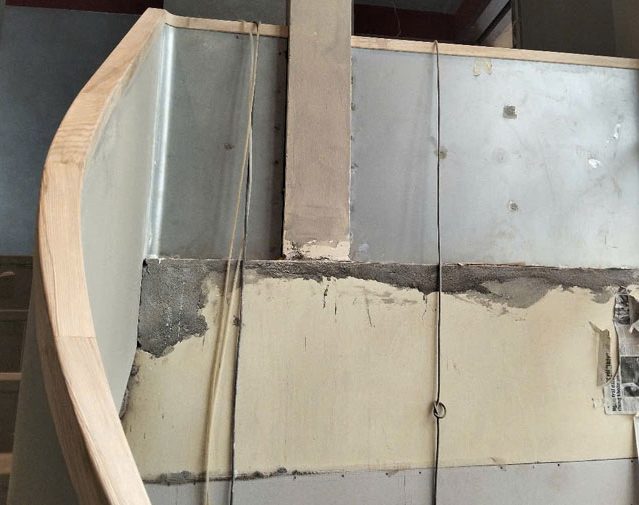 Tay vin go soi cho cau thang xoan