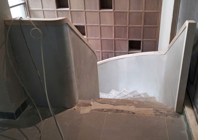 Tay vịn gỗ sồi uốn lan can sắt đẹp