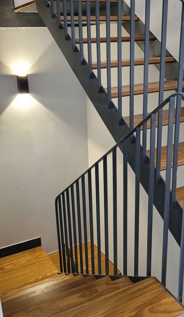 tay vin cau thang go hien dai