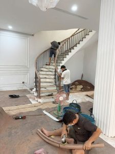 cầu thang xoắn bậc gỗ óc chó