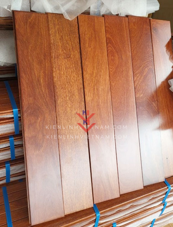 cam xe op vach tuong