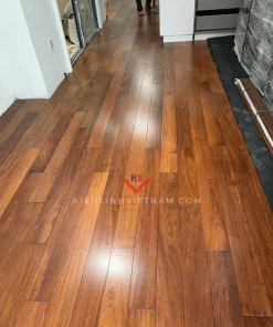 sàn gỗ Căm Xe Lào màu nâu đỏ sang trọng