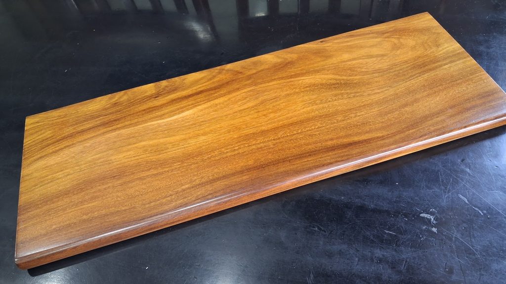 cau thang go lim chong moi mot