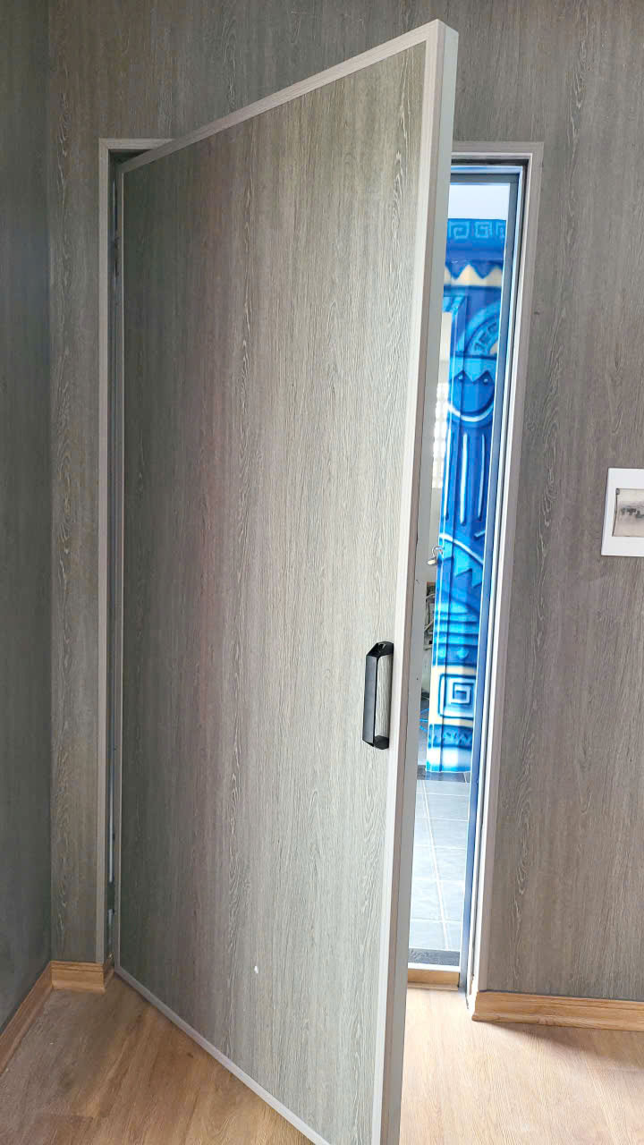 nano ốp cửa