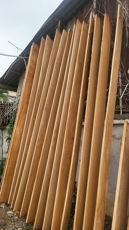 Bậc cầu thang gỗ gõ đỏ Phi dày 2.7cm hoàn thiện cùng sàn gõ đỏ và cửa gõ đỏ cũng tông - Ảnh 7