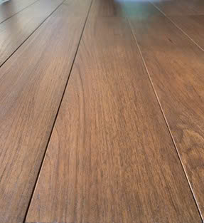 sàn sồi lau dầu màu nâu