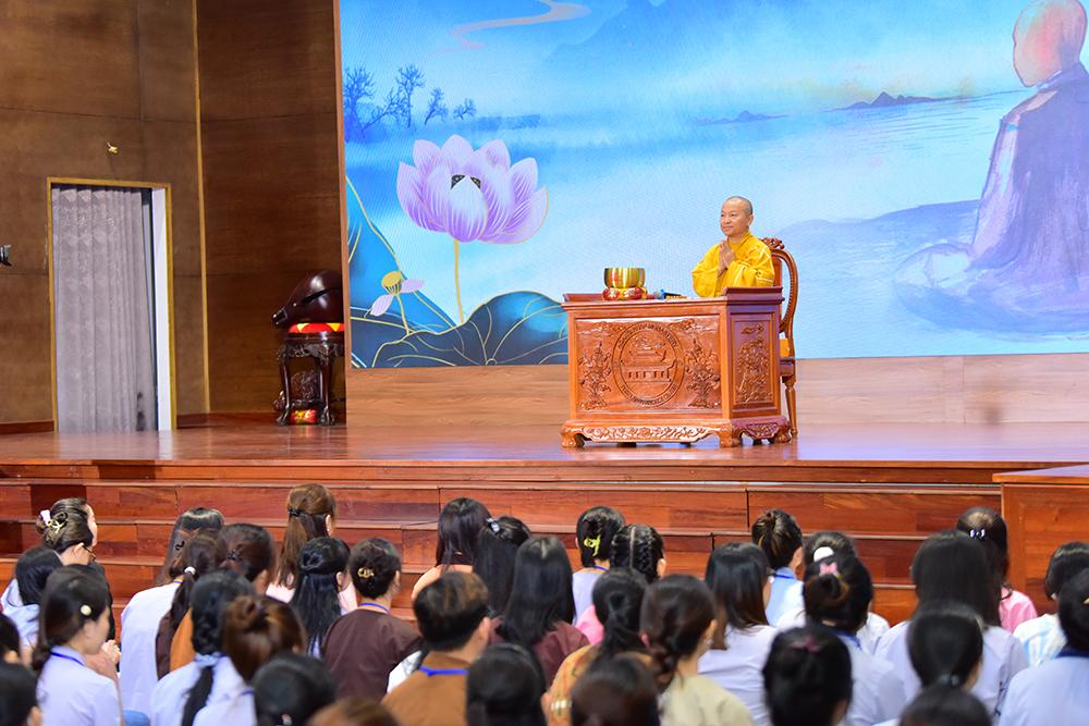 sàn sân khấu ốp gỗ căm xe tại chùa hoằng pháp
