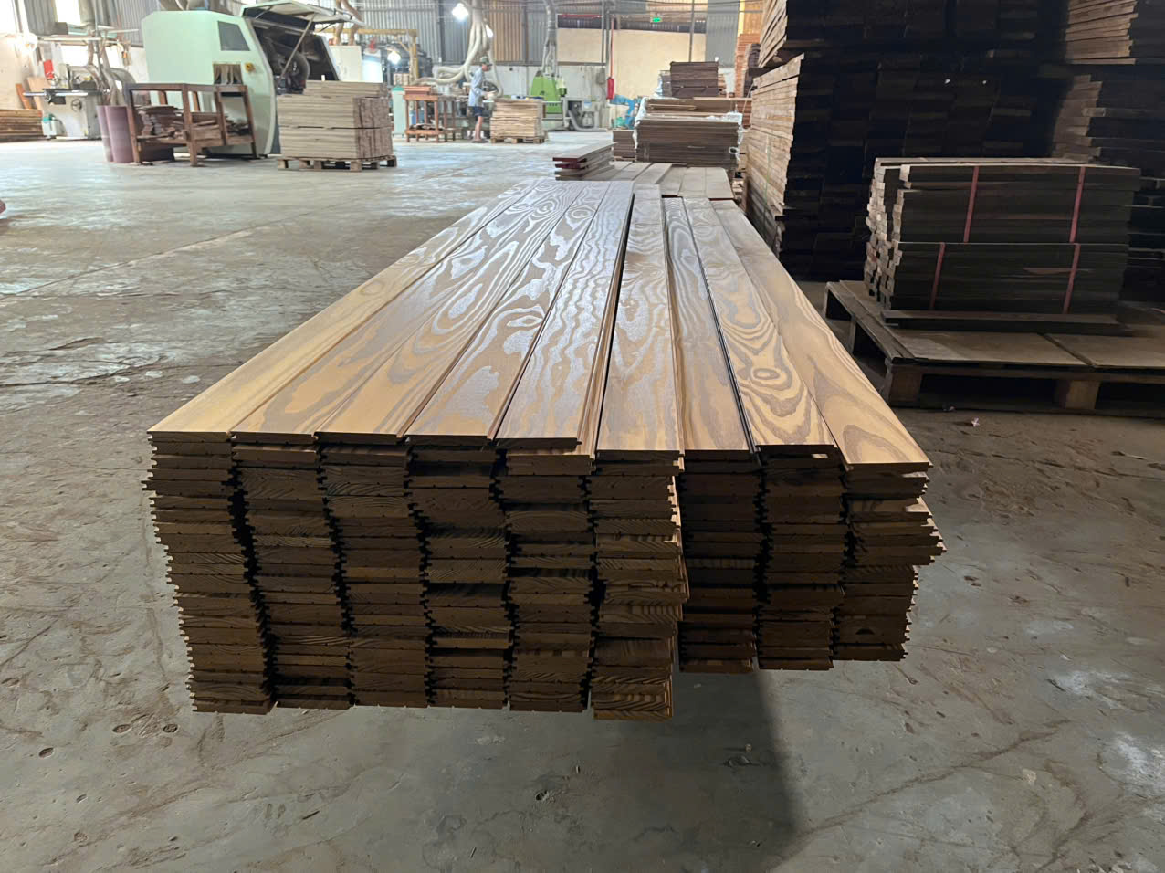 Sàn Gỗ Thông Biến Tính lát hồ bơi - 28x88x4000mm